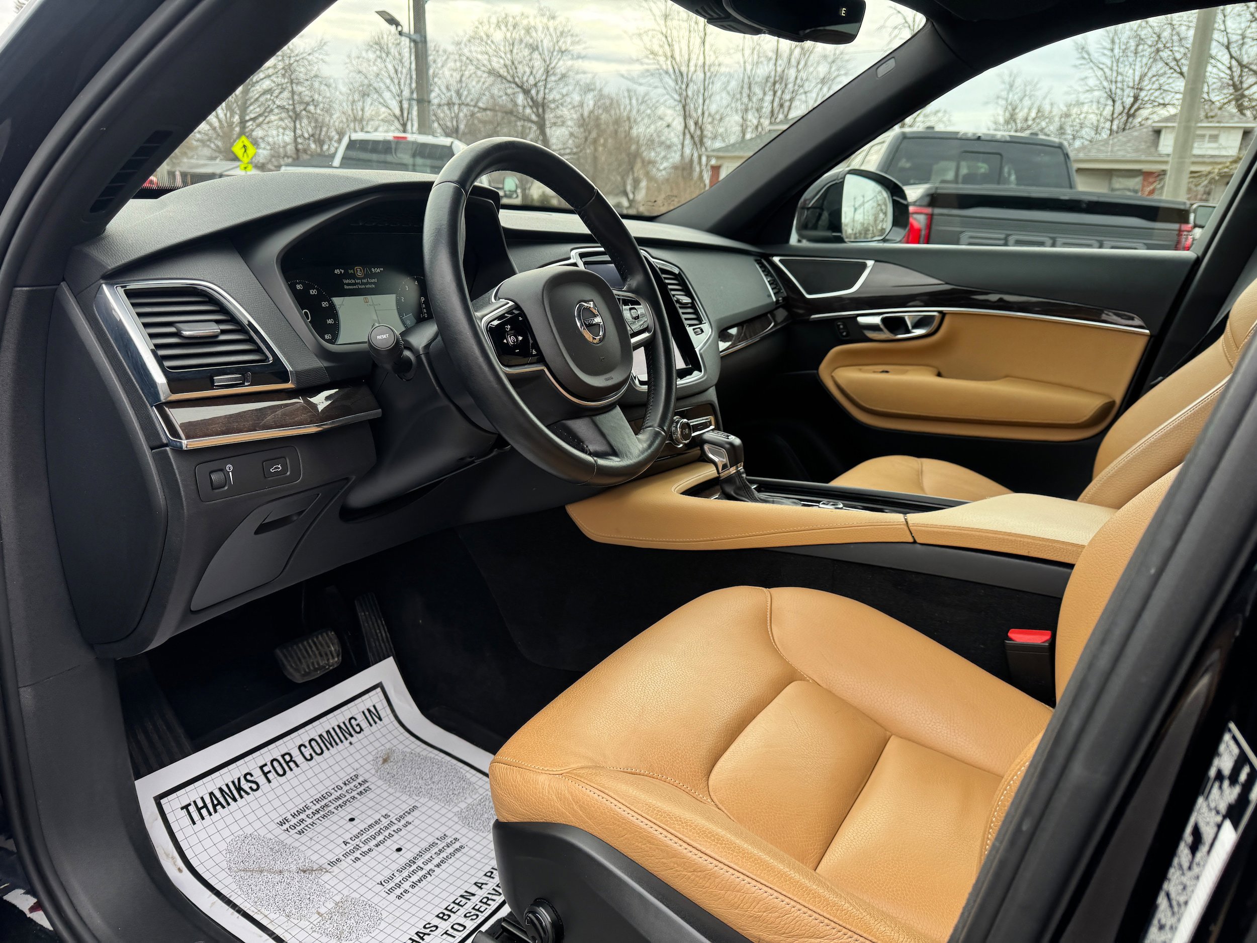 Used 2017 Volvo XC90 T6 Momentum w/ Vision Package AWD/4WD image 11