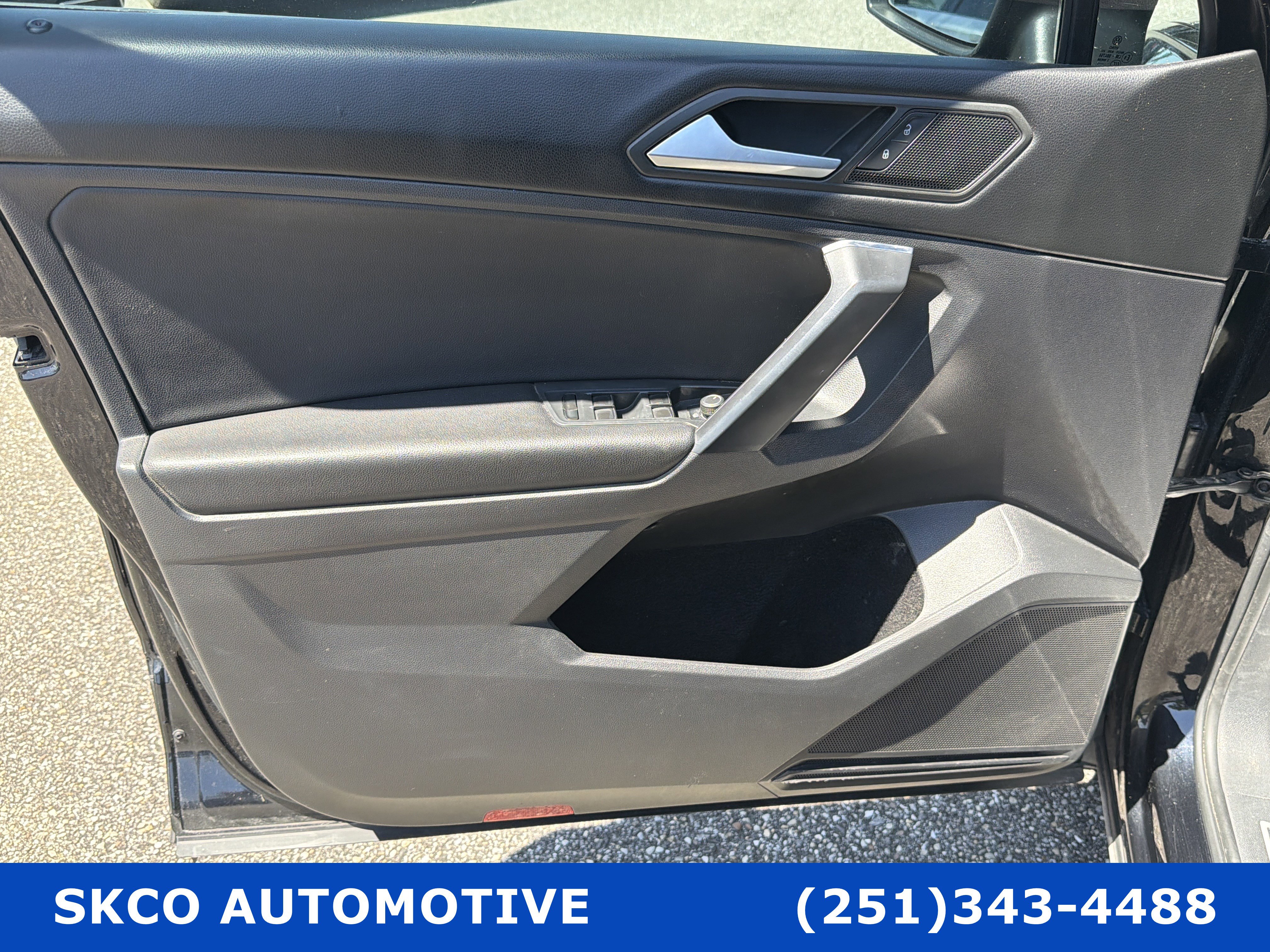 Used 2021 Volkswagen Tiguan SE FWD image 14