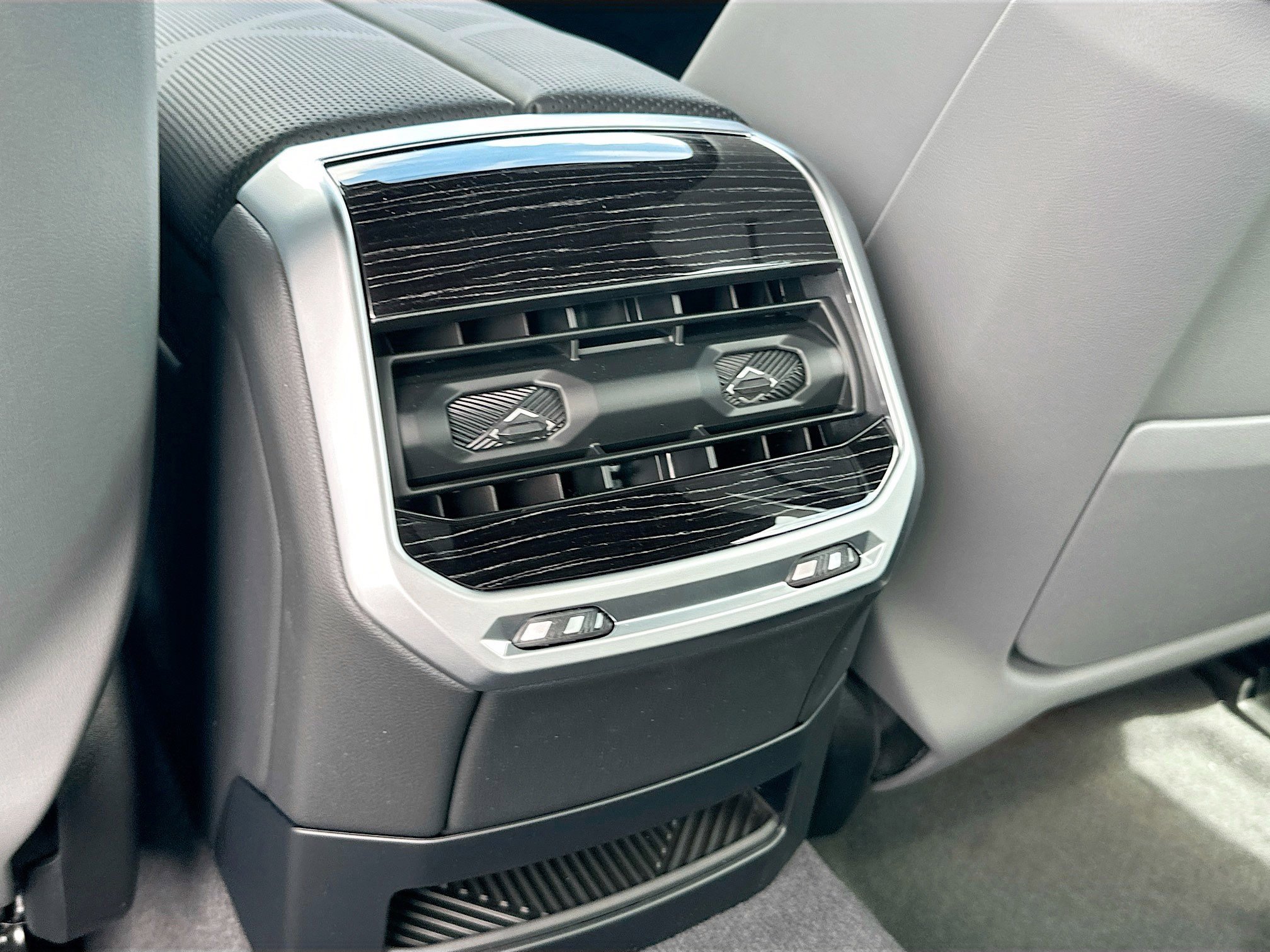 Used 2025 BMW 760i xDrive w/ Executive Package image 26