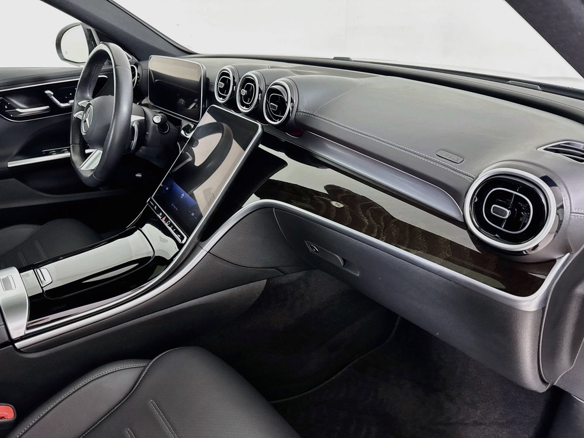 Certified 2024 Mercedes-Benz C 300 4MATIC Sedan image 32