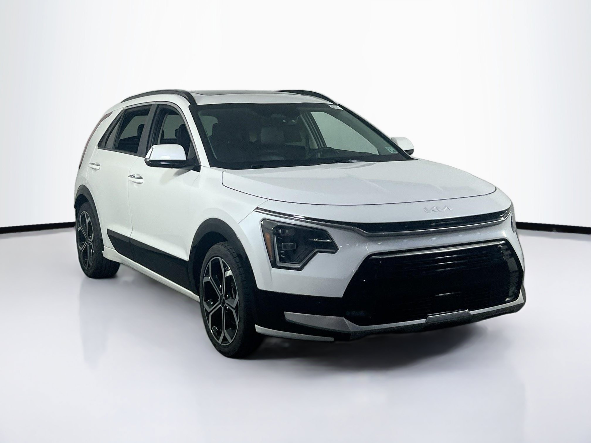 Used 2023 Kia Niro SX Touring FWD image 3