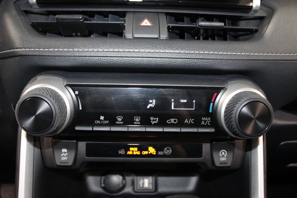Used 2025 Toyota RAV4 LE AWD/4WD image 27