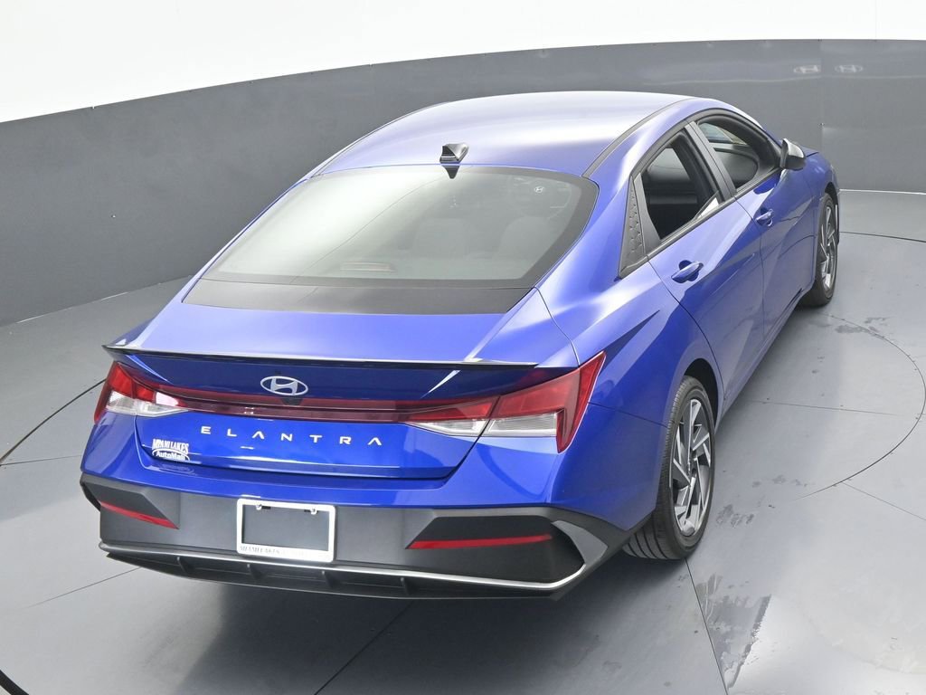 Used 2025 Hyundai Elantra Sport image 42