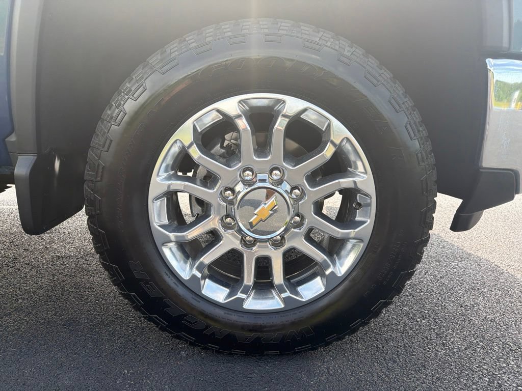 Used 2025 Chevrolet Silverado 2500 LTZ w/ LTZ Plus Package AWD/4WD image 13