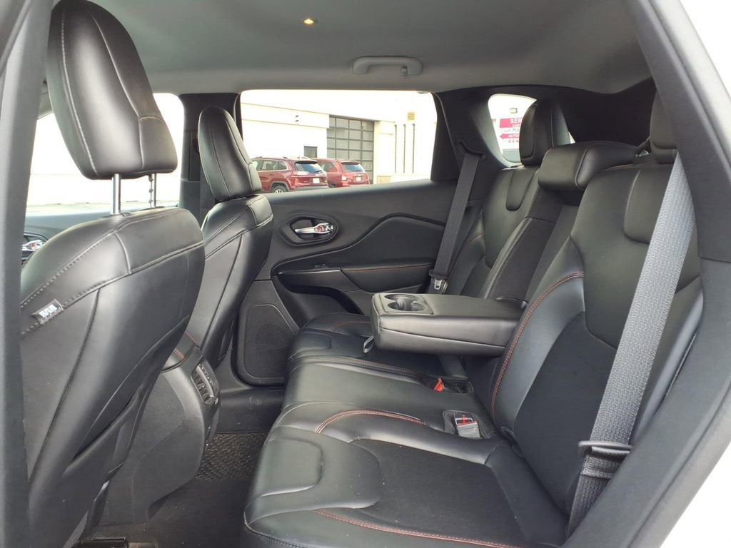Used 2020 Jeep Cherokee Trailhawk image 5