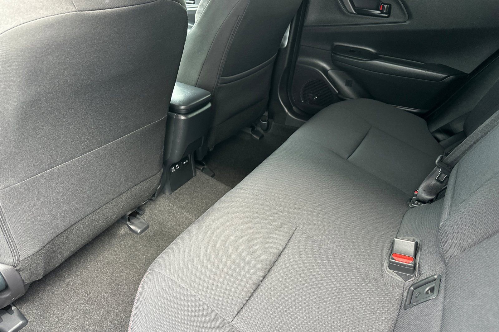 Used 2026 Toyota Prius Plug-In Hybrid FWD image 12