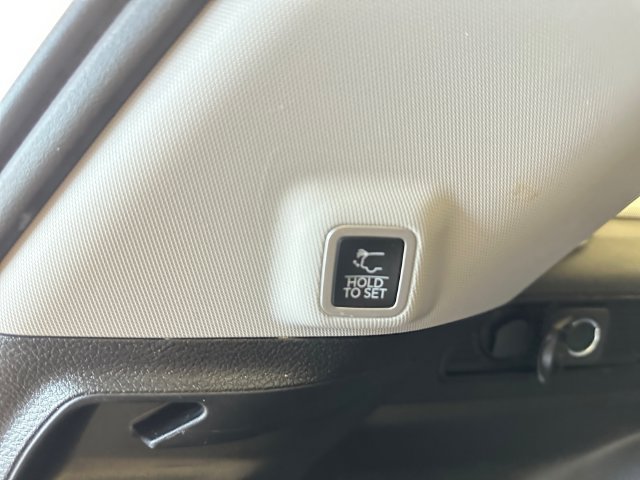 Used 2024 Jeep Grand Cherokee Limited AWD/4WD image 19