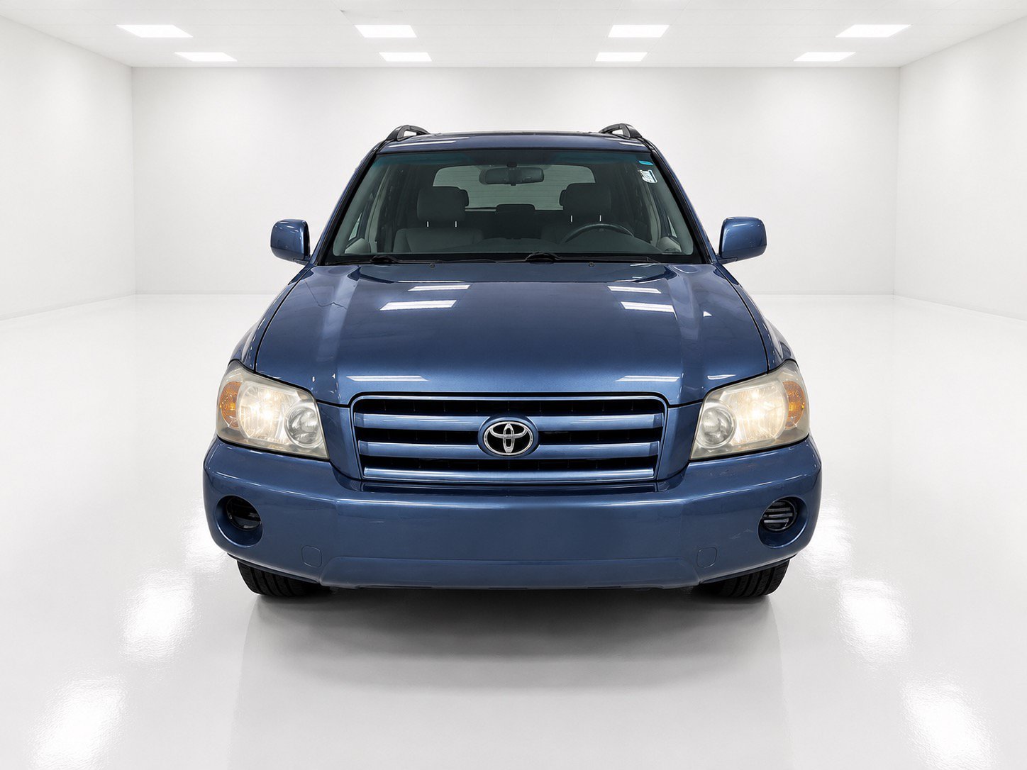 Used 2005 Toyota Highlander 4WD V6 w/ 3rd Row image 2