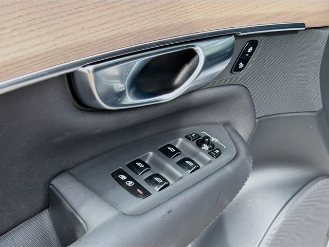 Used 2025 Volvo XC90 B5 Plus image 24