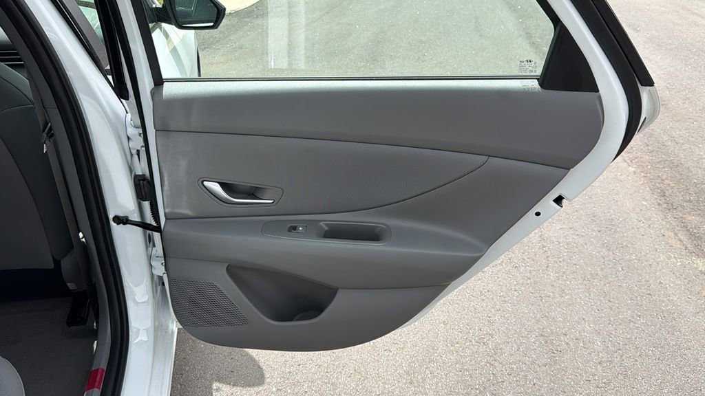 New 2026 Hyundai Elantra SE image 16