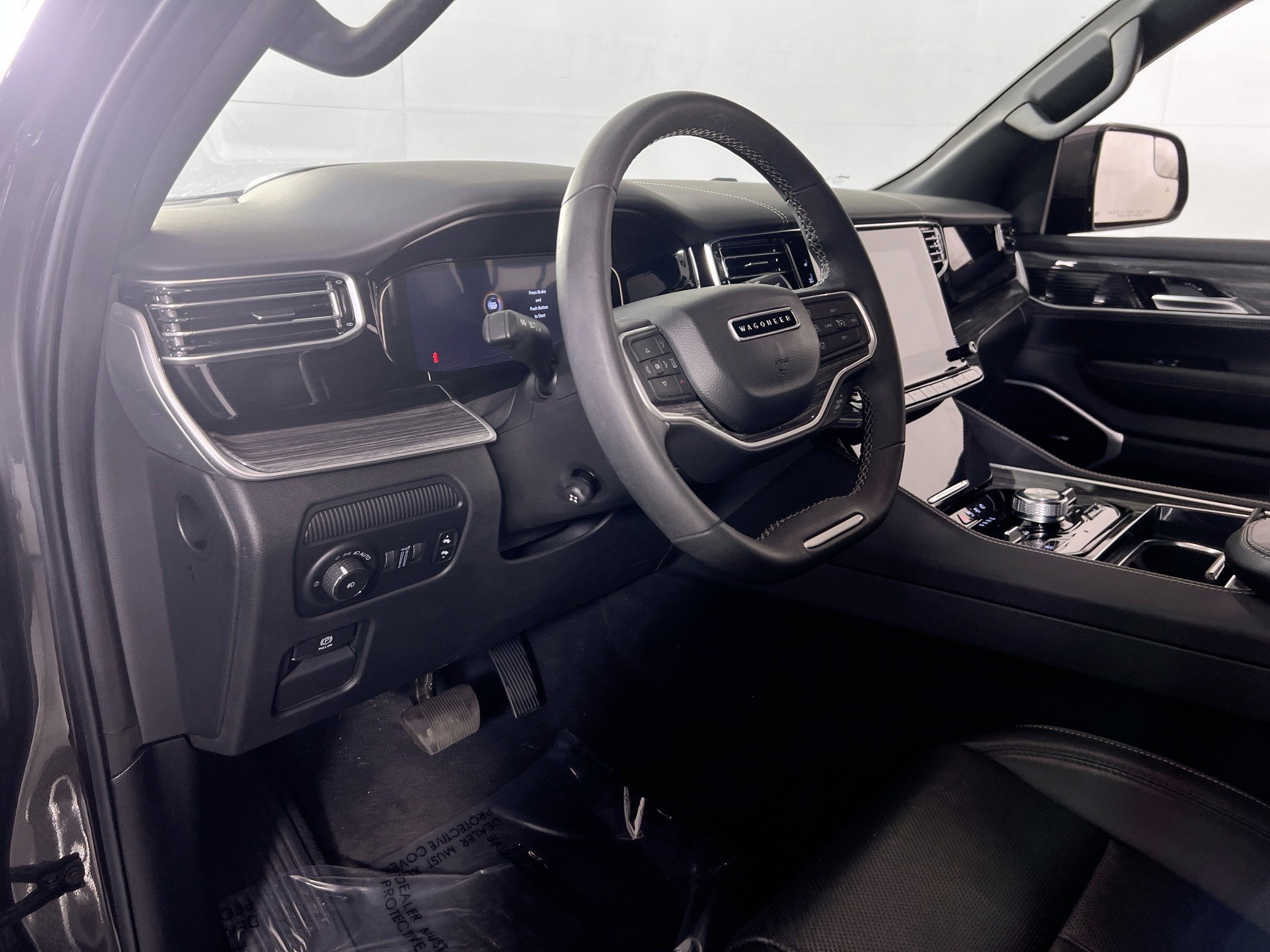 Used 2022 Jeep Wagoneer Series III AWD/4WD image 9