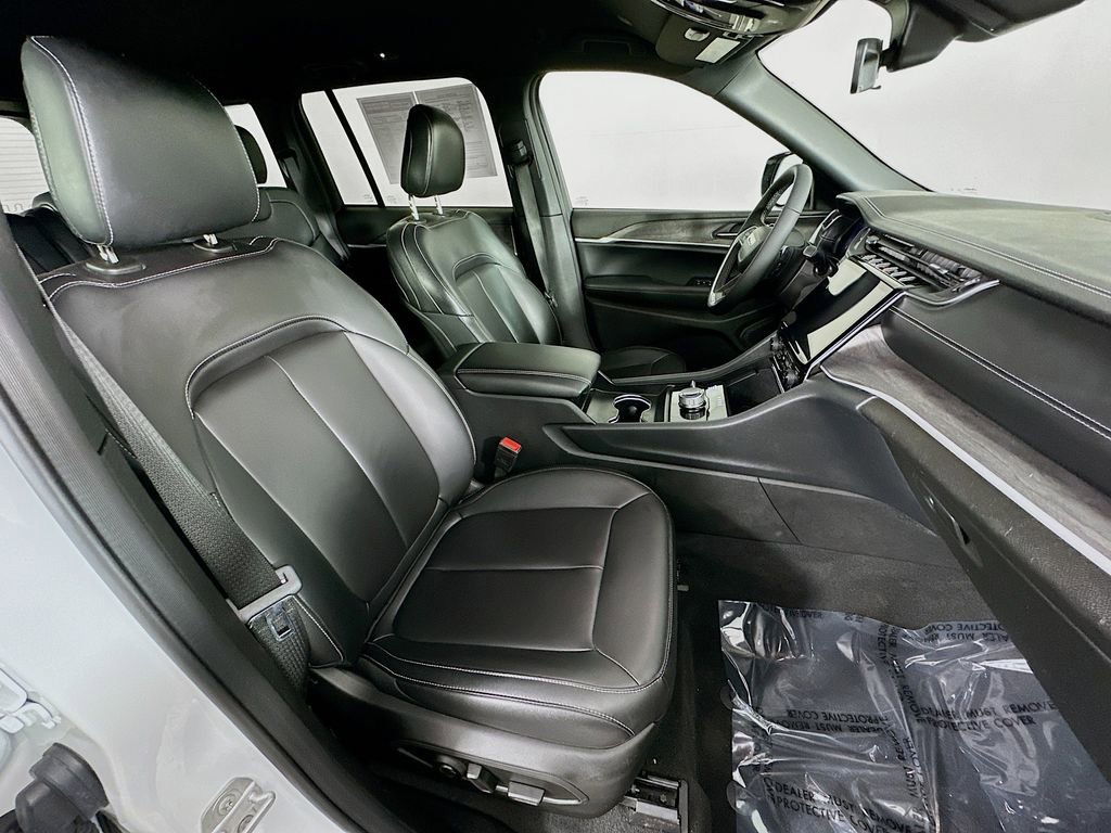 Certified 2025 Jeep Grand Cherokee Limited image 38