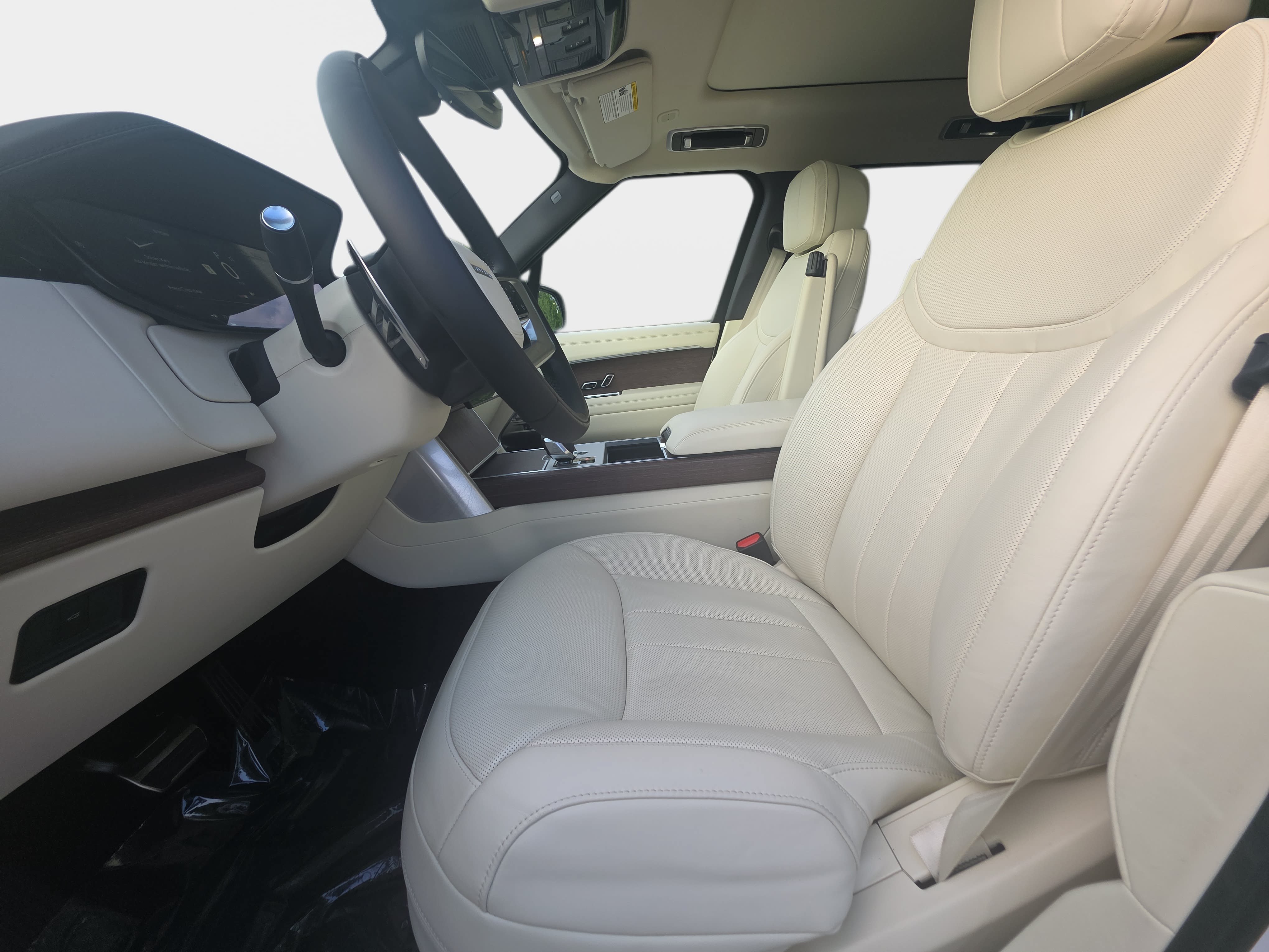 Certified 2024 Land Rover Range Rover SE AWD/4WD image 16