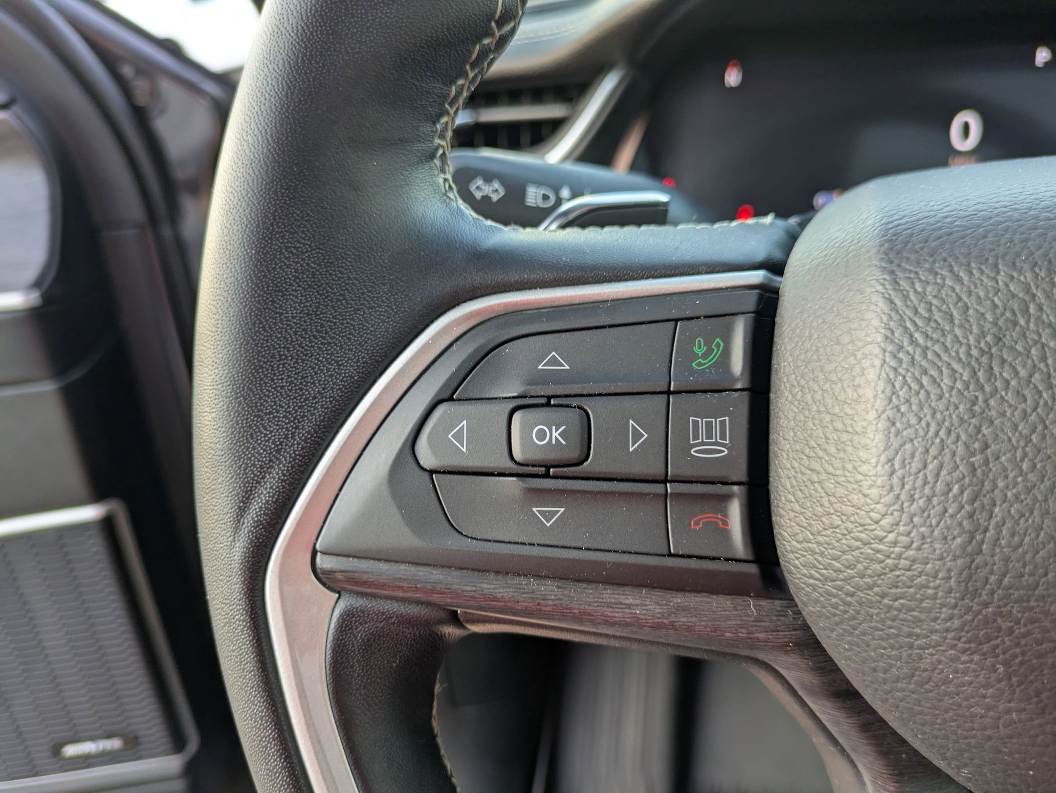 Used 2022 Jeep Grand Cherokee L Limited AWD/4WD image 18