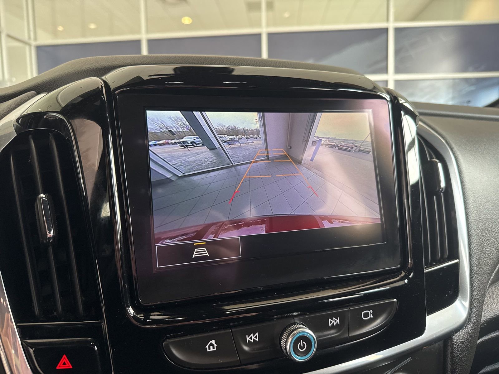 Used 2023 Chevrolet Traverse LT image 35