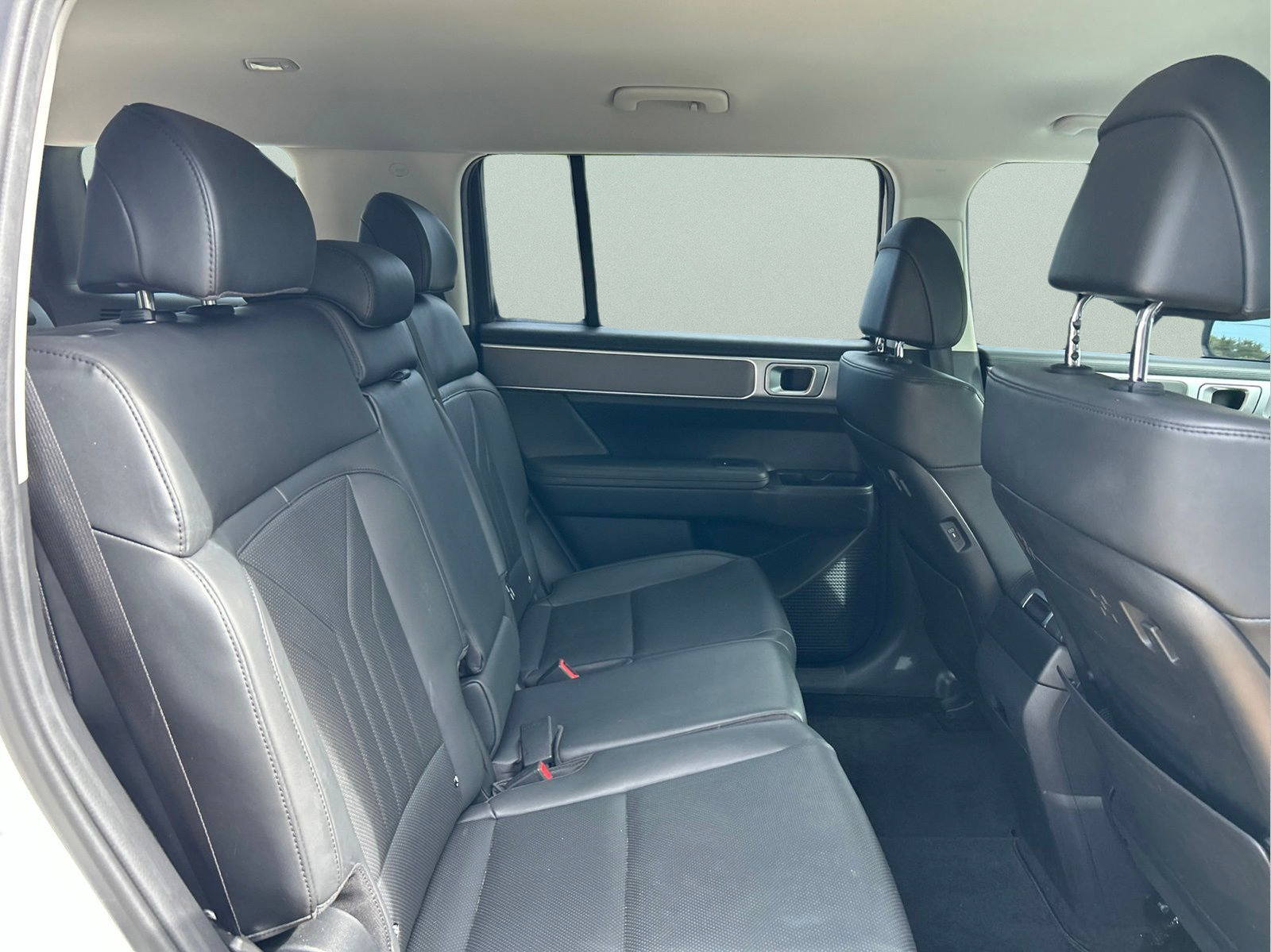 Used 2025 Hyundai Santa Fe SEL AWD/4WD image 12