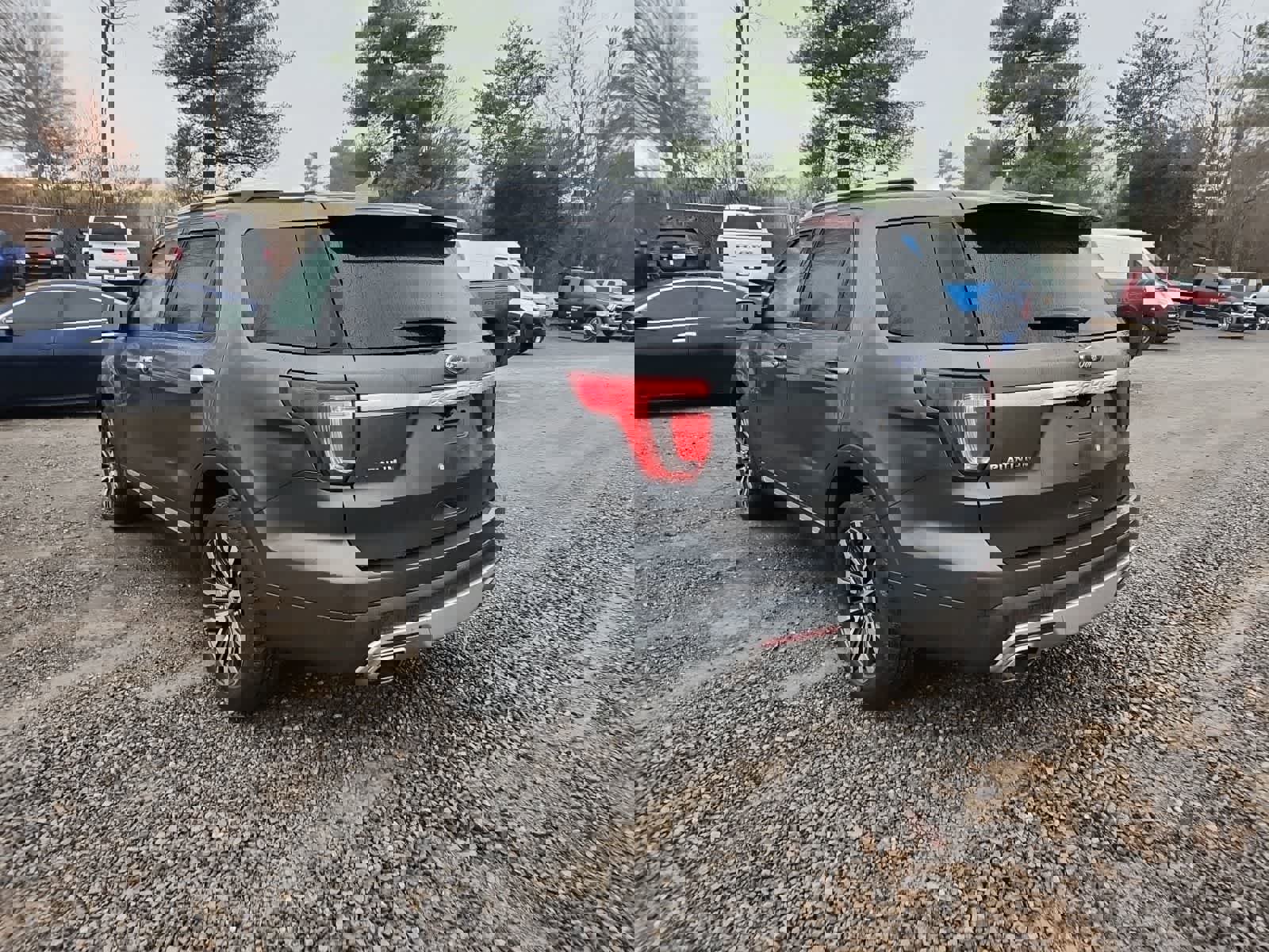 Used 2016 Ford Explorer Platinum image 3