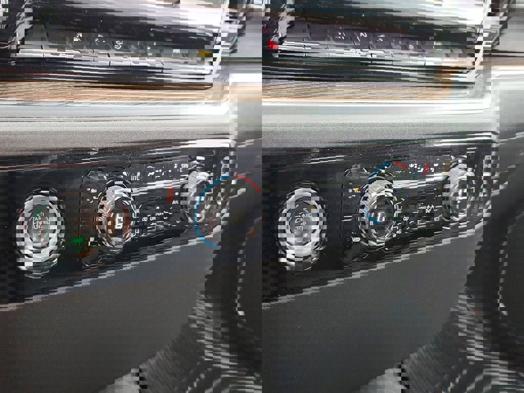 Used 2023 Chevrolet Silverado 1500 LT AWD/4WD image 28