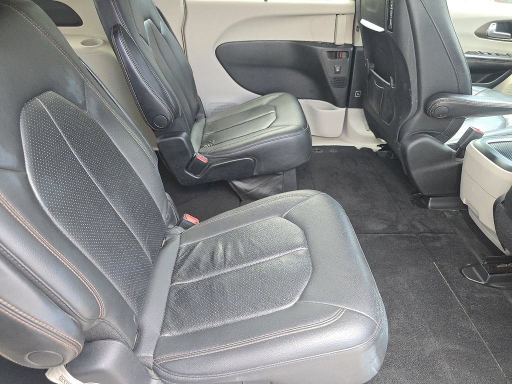 Used 2018 Chrysler Pacifica Touring-L Plus FWD image 18