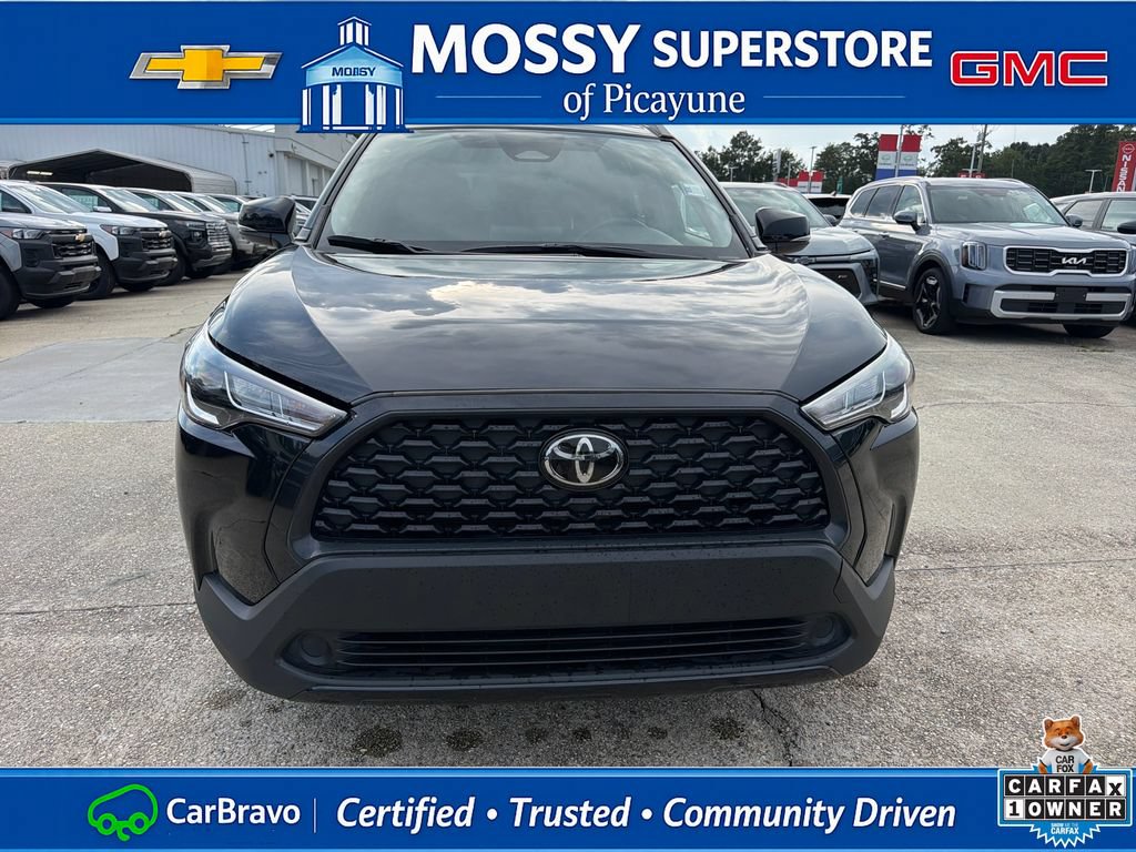 Used 2025 Toyota Corolla Cross LE FWD image 11