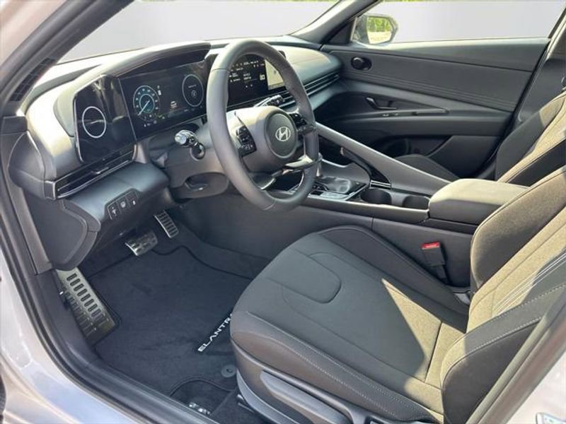 New 2025 Hyundai Elantra SEL image 9