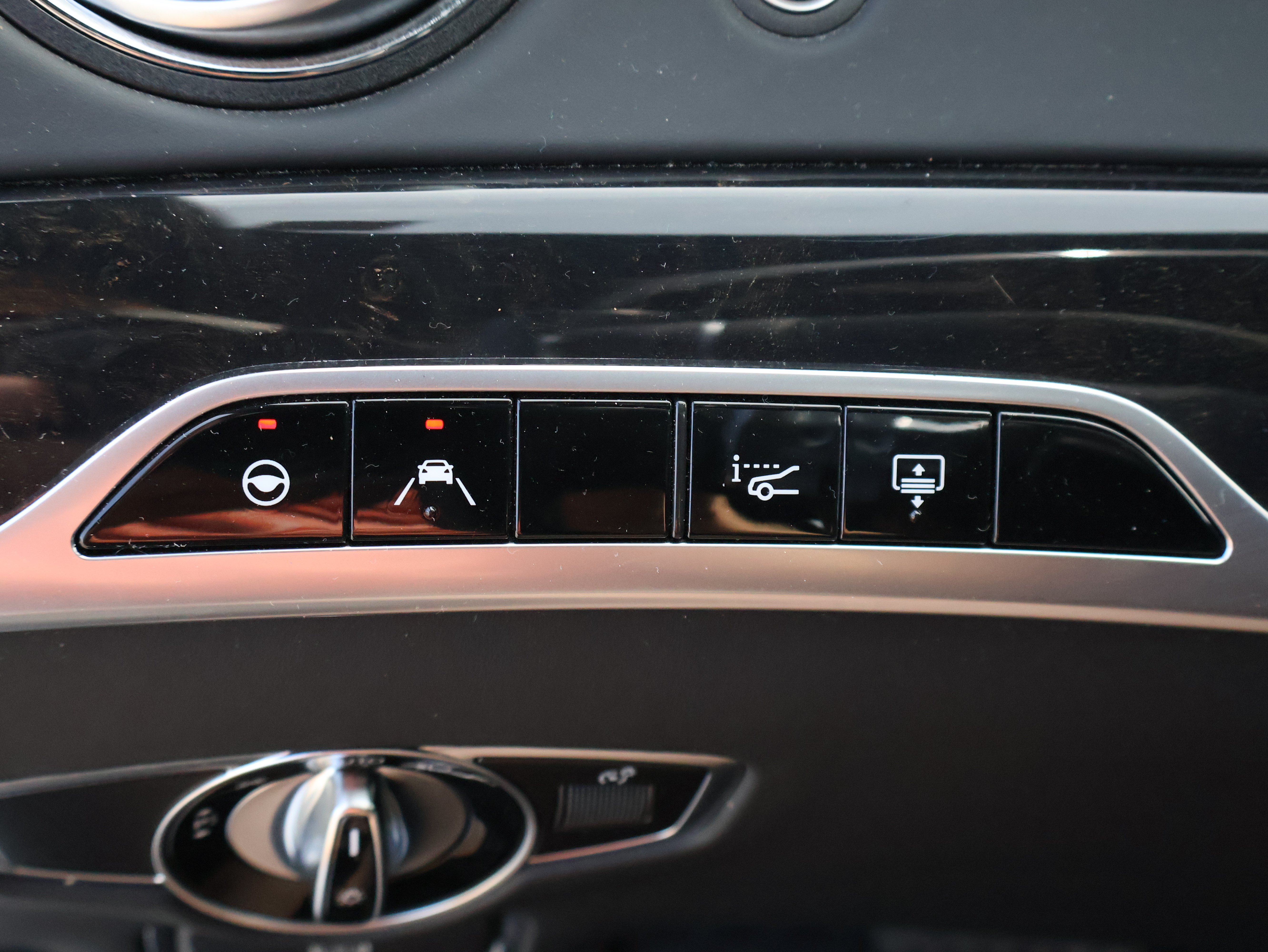 Used 2018 Mercedes-Benz S 560 Sedan w/ AMG Line Exterior image 35