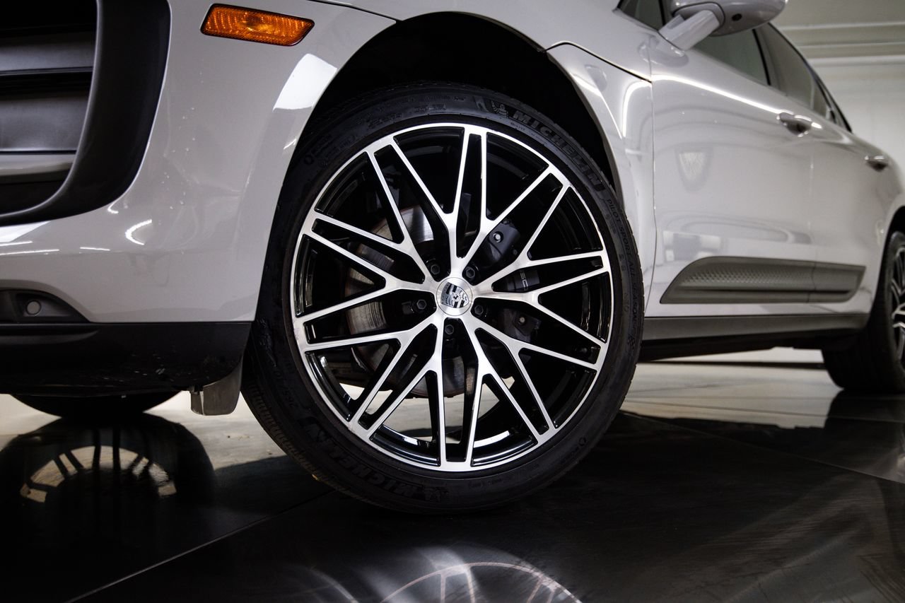 Certified 2023 Porsche Macan AWD/4WD image 12