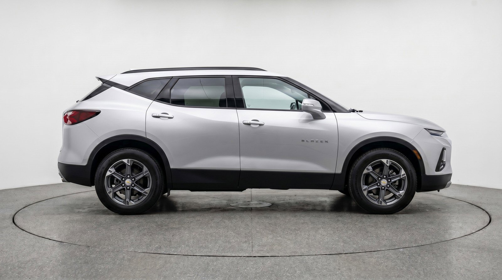Used 2025 Chevrolet Blazer LT FWD image 11
