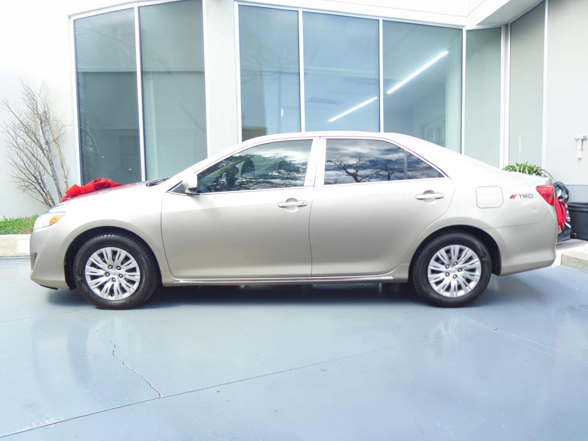 Used 2014 Toyota Camry LE image 7
