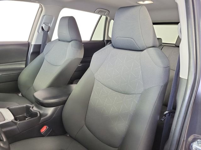 Used 2025 Toyota RAV4 XLE FWD image 20