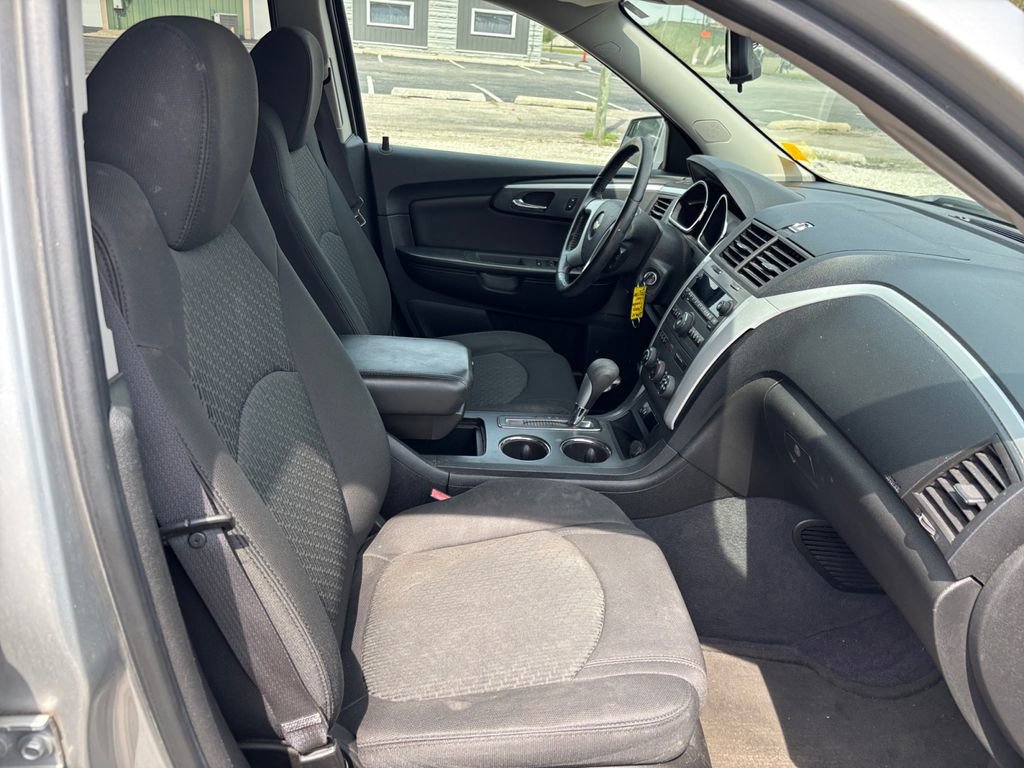 Used 2010 Chevrolet Traverse LT FWD image 31