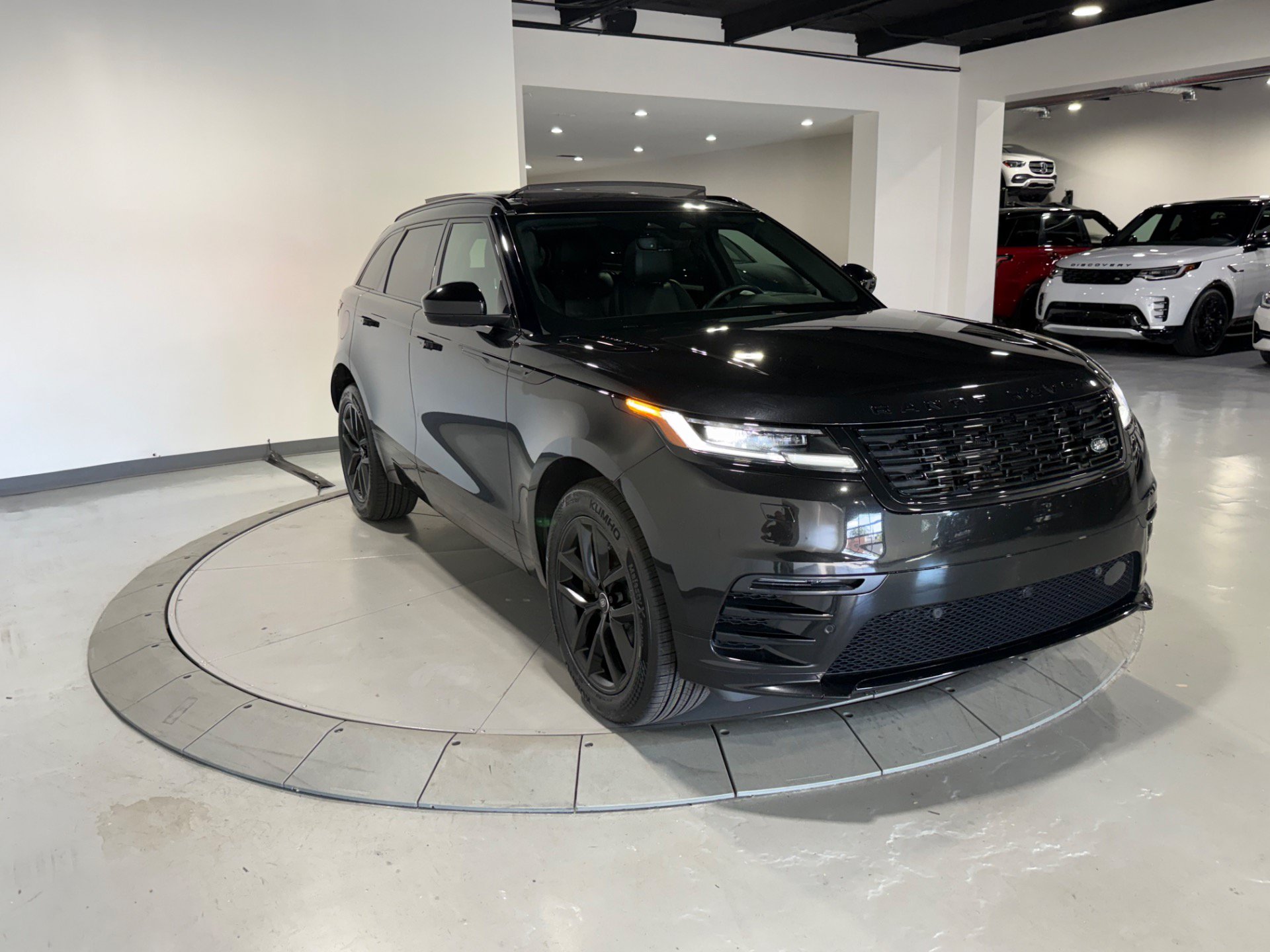 Used 2024 Land Rover Range Rover Velar Dynamic SE AWD/4WD image 5