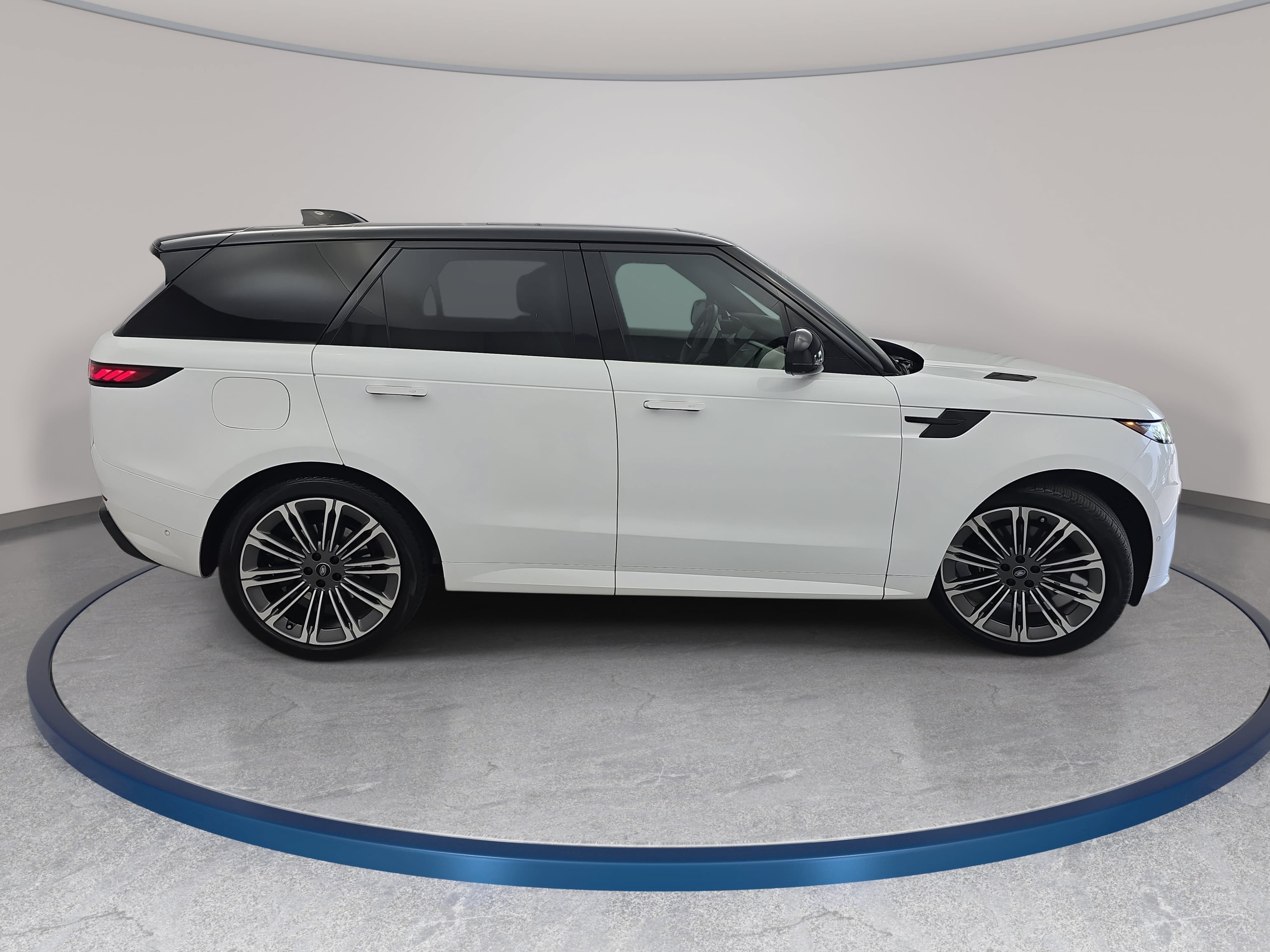 Certified 2024 Land Rover Range Rover Sport Dynamic SE AWD/4WD image 4
