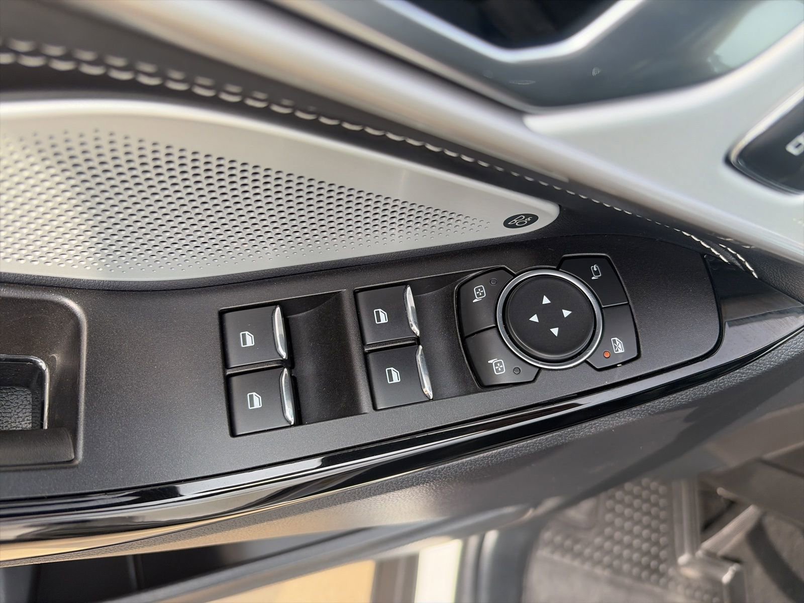 Used 2022 Ford Explorer ST w/ Equipment Group 401A AWD/4WD image 14