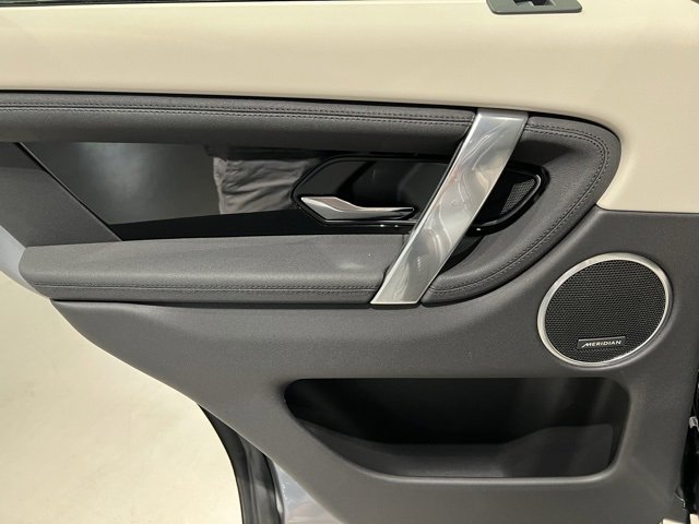 Used 2023 Land Rover Discovery Sport SE image 46