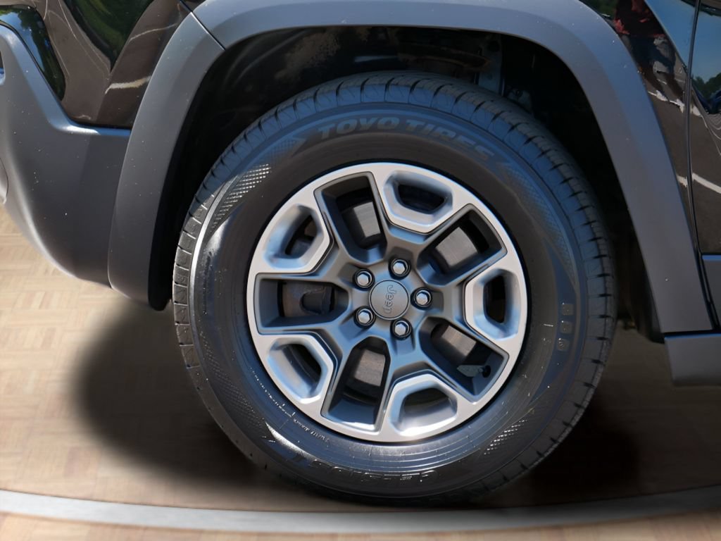 Used 2019 Jeep Cherokee Trailhawk AWD/4WD image 9