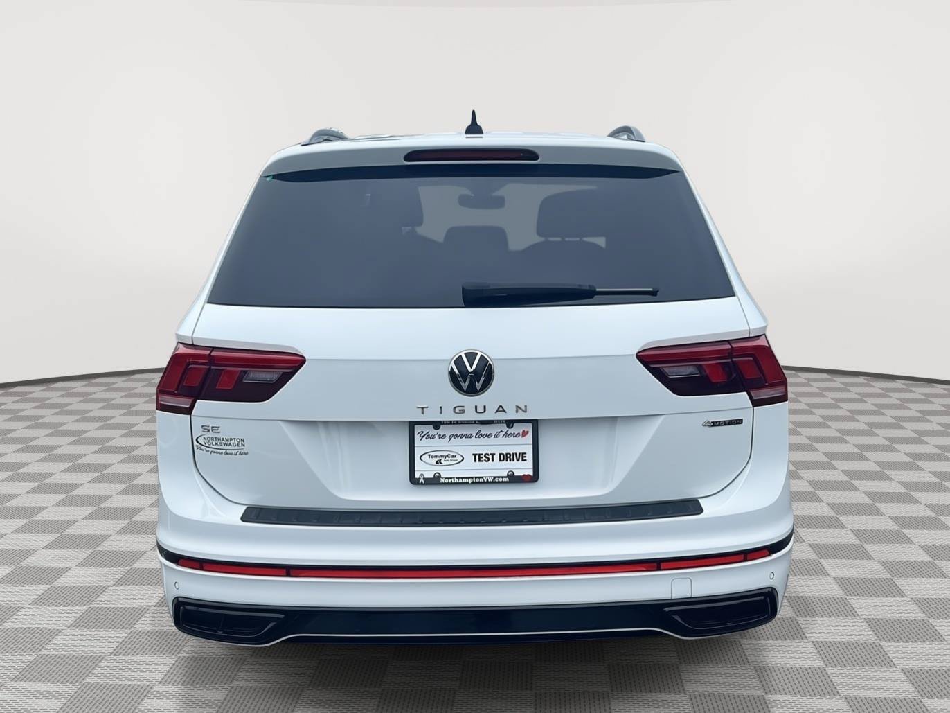 Used 2022 Volkswagen Tiguan SE R-Line AWD/4WD image 7