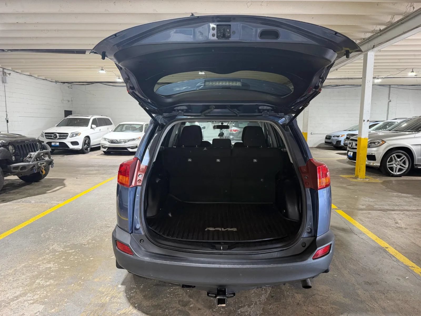 Used 2014 Toyota RAV4 XLE AWD/4WD image 7