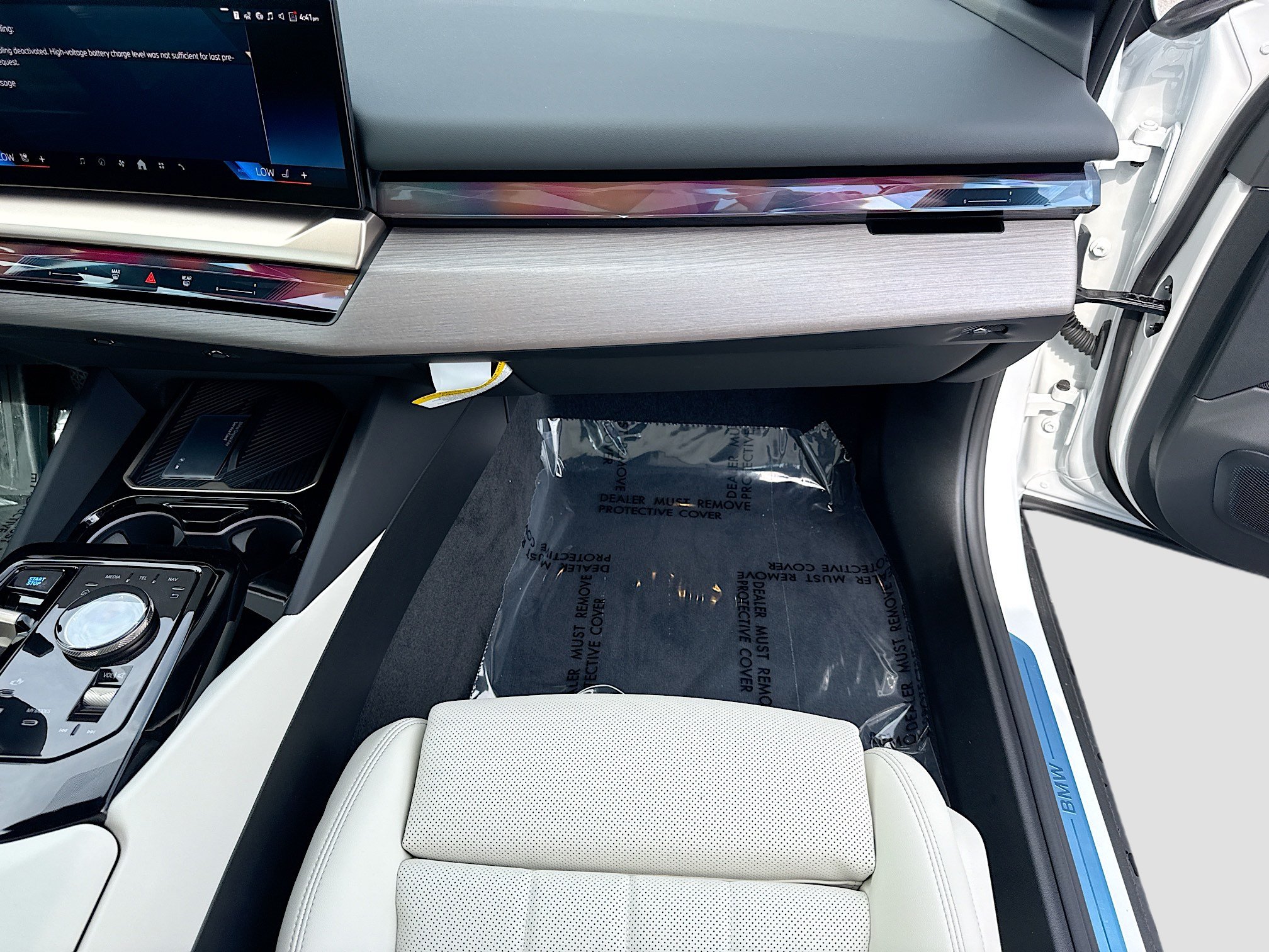 New 2027 BMW i5 xDrive40 AWD/4WD image 17