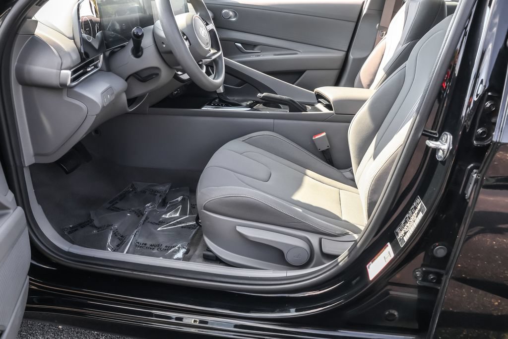 Certified 2024 Hyundai Elantra SEL FWD image 17