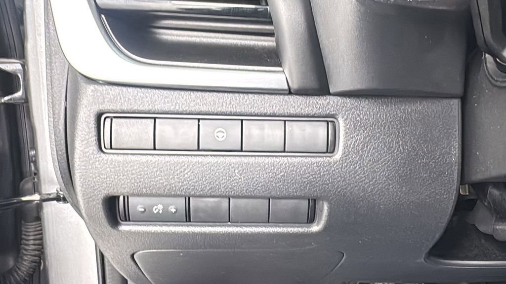 Used 2021 Nissan Rogue SV image 32