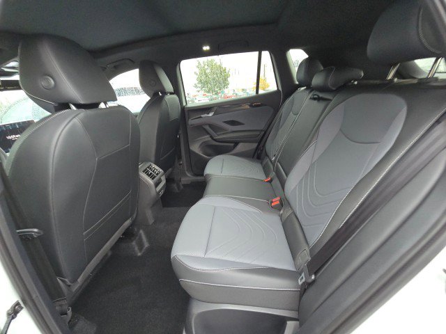New 2025 Volkswagen Tiguan SE R-Line image 19