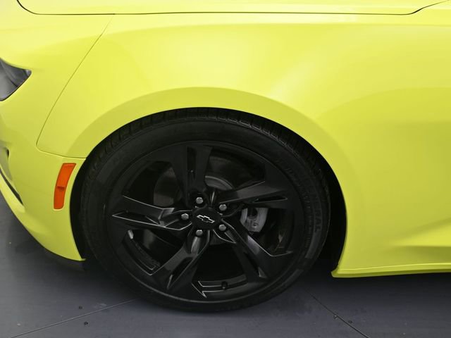 Used 2021 Chevrolet Camaro LT w/ RS Package image 9
