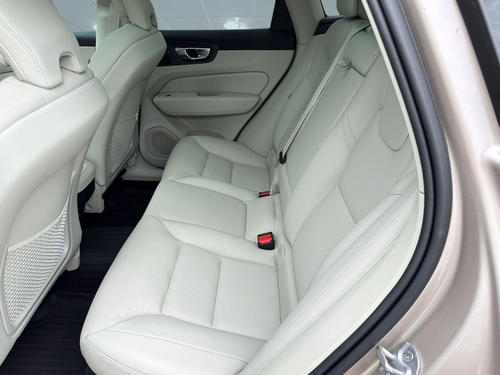Used 2024 Volvo XC60 B5 Plus w/ Protection Package Premier AWD/4WD image 14