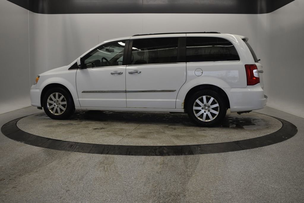 Used 2015 Chrysler Town & Country Touring w/ Driver Convenience Group image 4