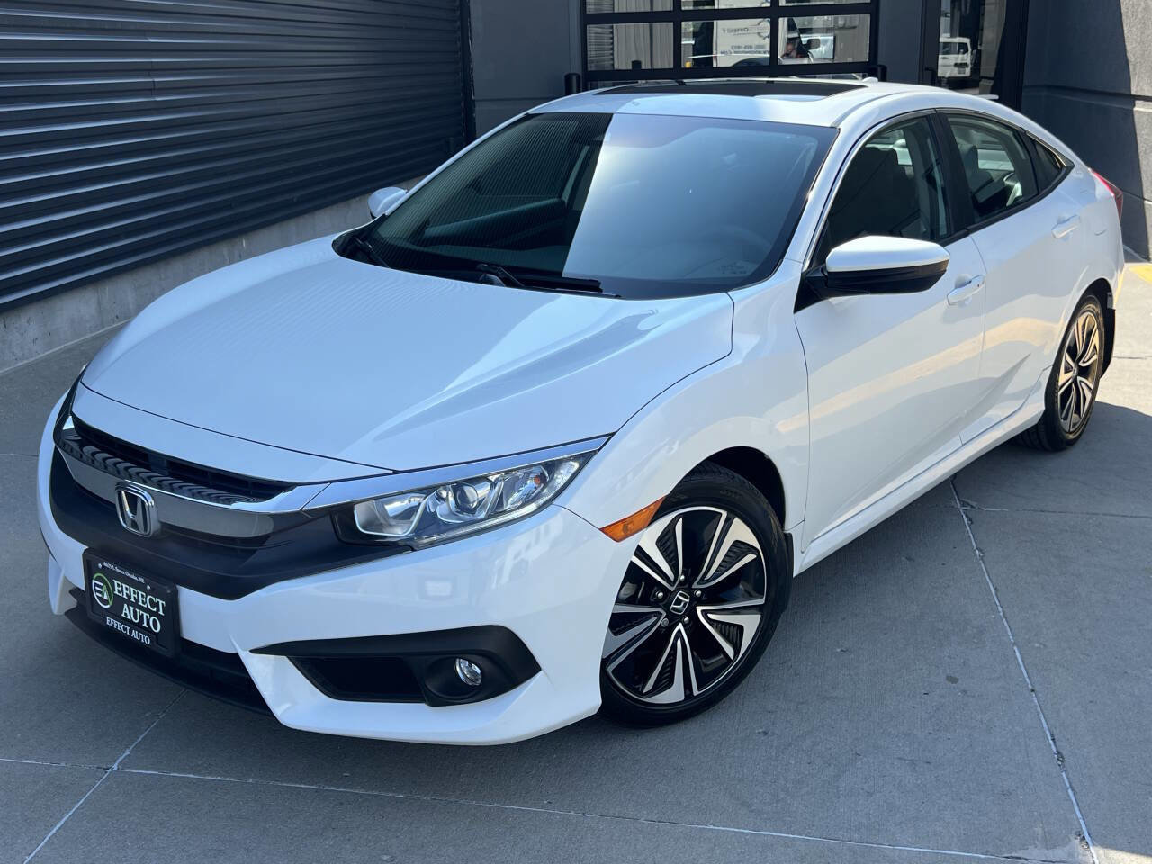 Used 2017 Honda Civic EX-T image 2