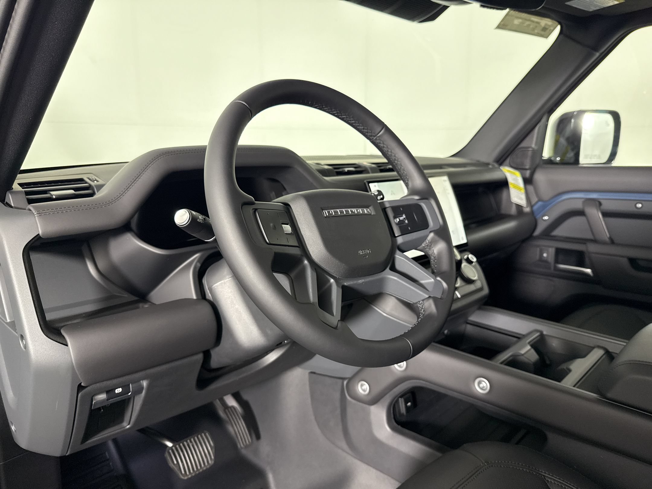 New 2026 Land Rover Defender 110 X-Dynamic SE AWD/4WD image 4