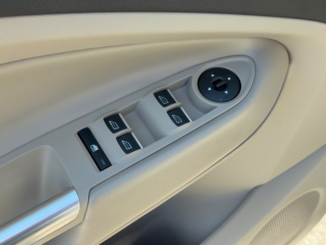 Used 2019 Ford Escape SE FWD image 15