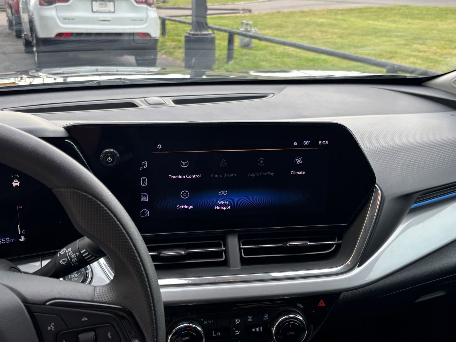 Used 2025 Chevrolet Trax LT FWD image 20