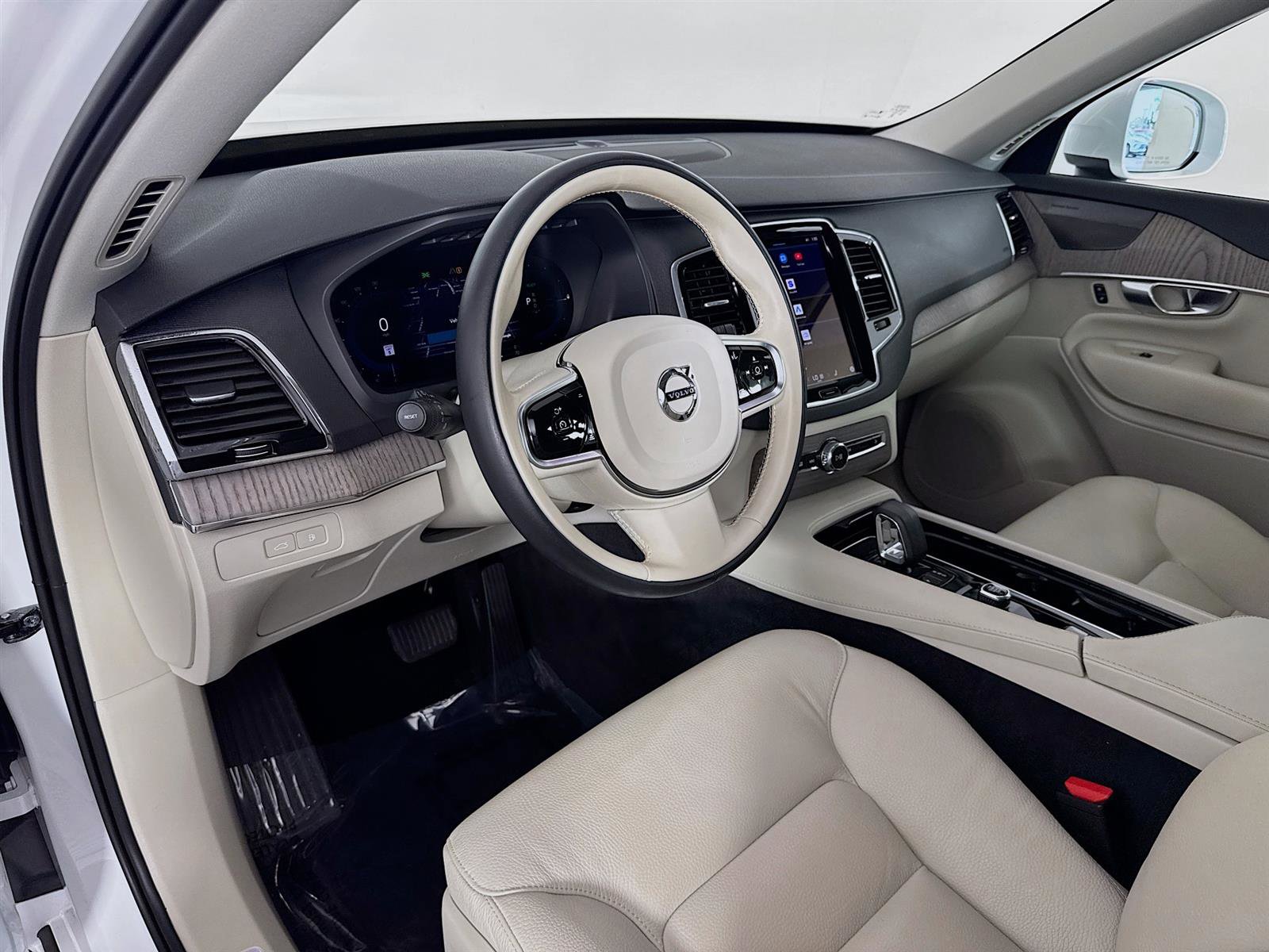 Used 2023 Volvo XC90 T8 Plus w/ Protection Package Premier image 10